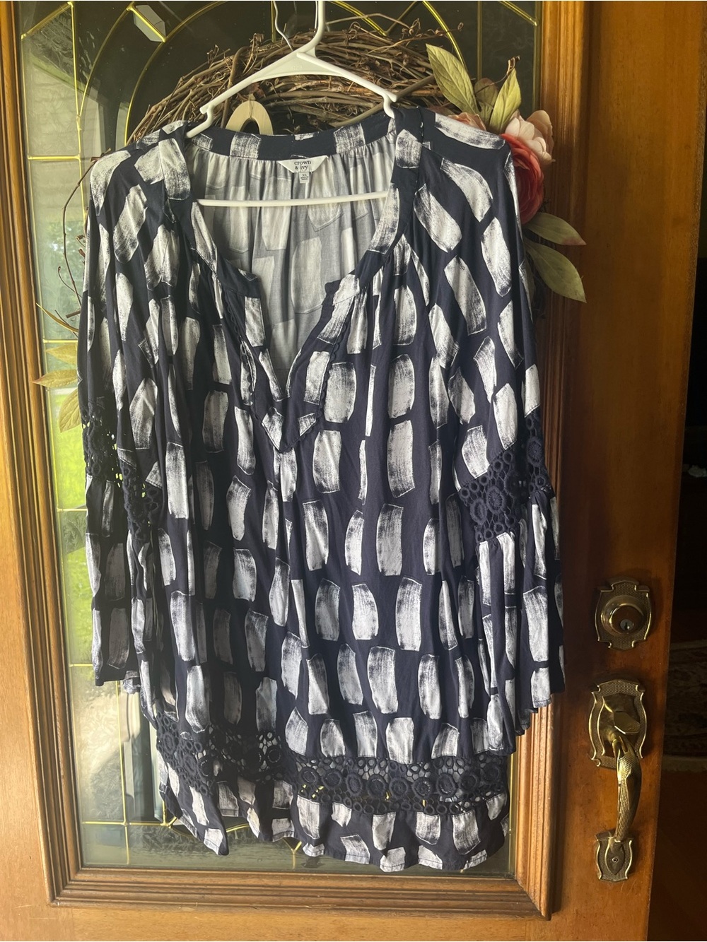 Crown & Ivy Women's Navy and White Patterned Peasant Blouse
